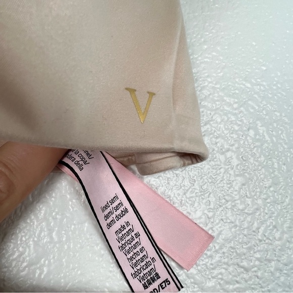 Victoria's Secret Cream Bra - Picture 5 of 5